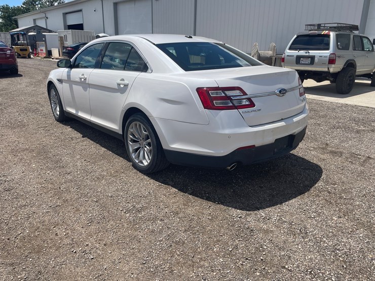 #2858-•-2015-ford-taurus-limited-(has-wi-title)-image-7