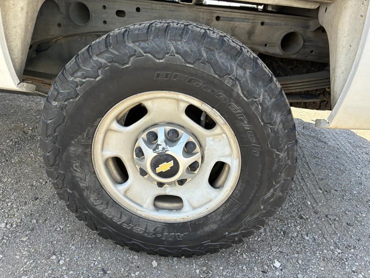 2011-chevrolet-2500hd-image-5