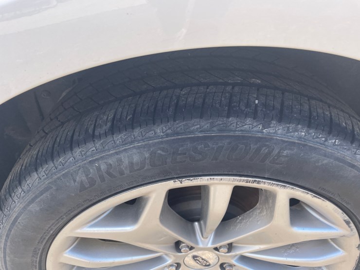 #2858-•-2015-ford-taurus-limited-(has-wi-title)-image-14