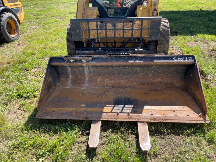 2020-caterpillar-246d3-image-10