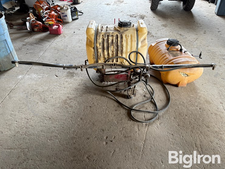 40-gal-3-pt-sprayer-w/8'-boom-&-24-gal-tank-image-12