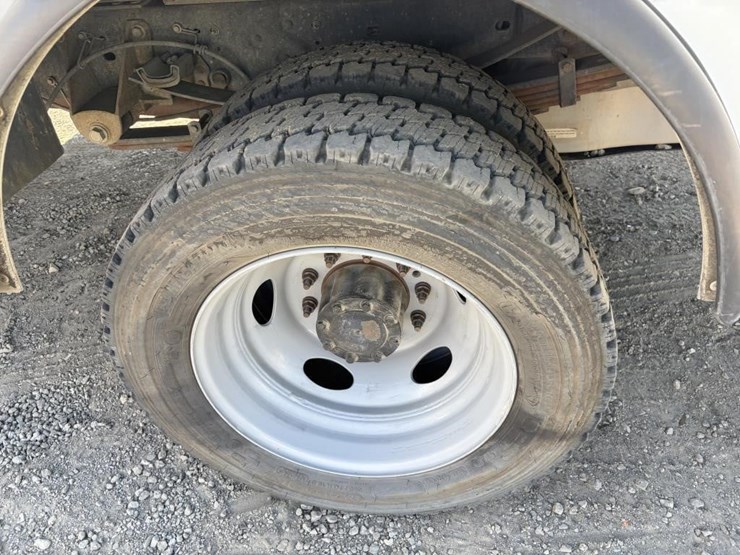 2011-ford-f550-image-5