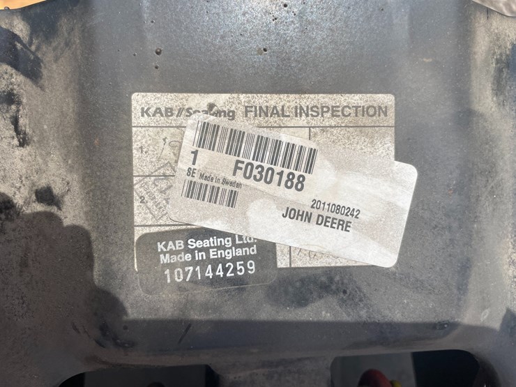 #2776-•-john-deere-tractor-seat-image-1
