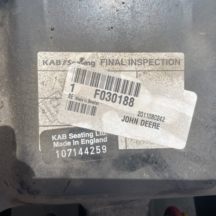 #2776 • John Deere Tractor Seat