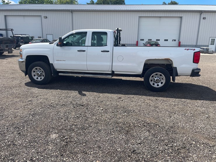 2017-chevrolet-3500hd-image-1
