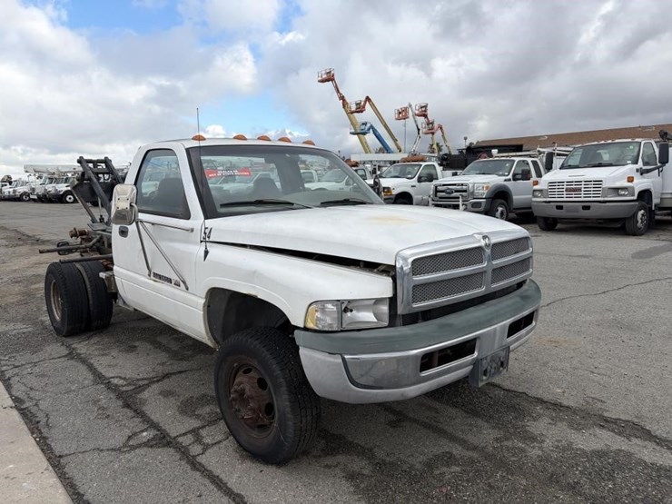 1999-dodge-ram-3500-image-2