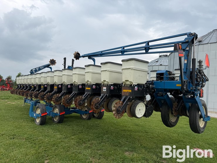 2006-kinze-3600-image-7