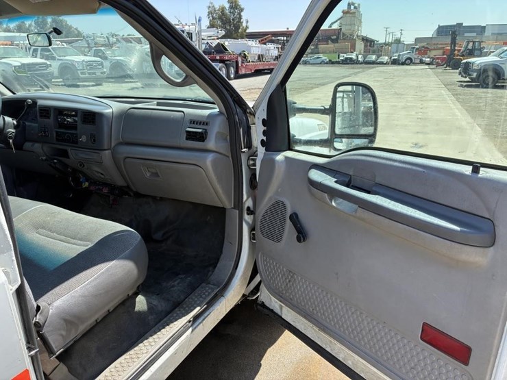 2001-ford-f350-image-17