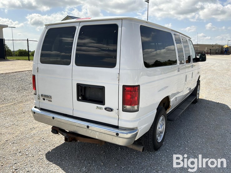 2014-ford-e350-xlt-image-16