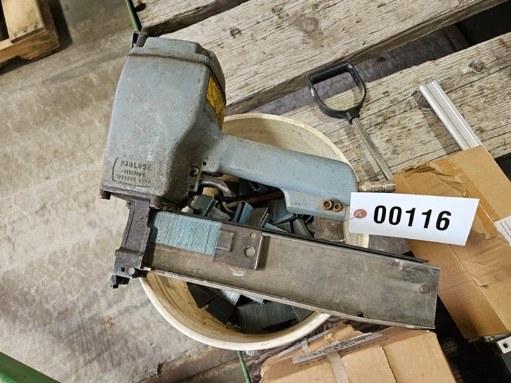 #116-•-paslode-pneumatic-staple-gun-and-staples-image-2