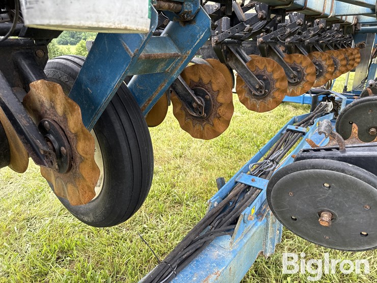 1995-kinze-2600-image-20