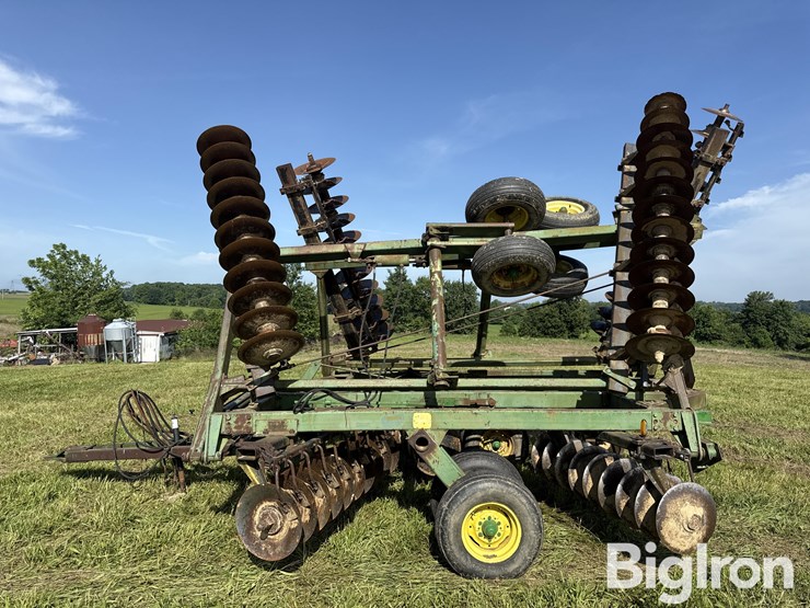 john-deere-230-image-8
