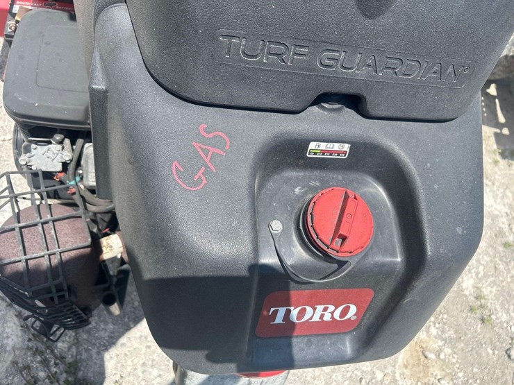 2015-toro-greensmaster-3300-triflex-commercial-greens-mower-image-28