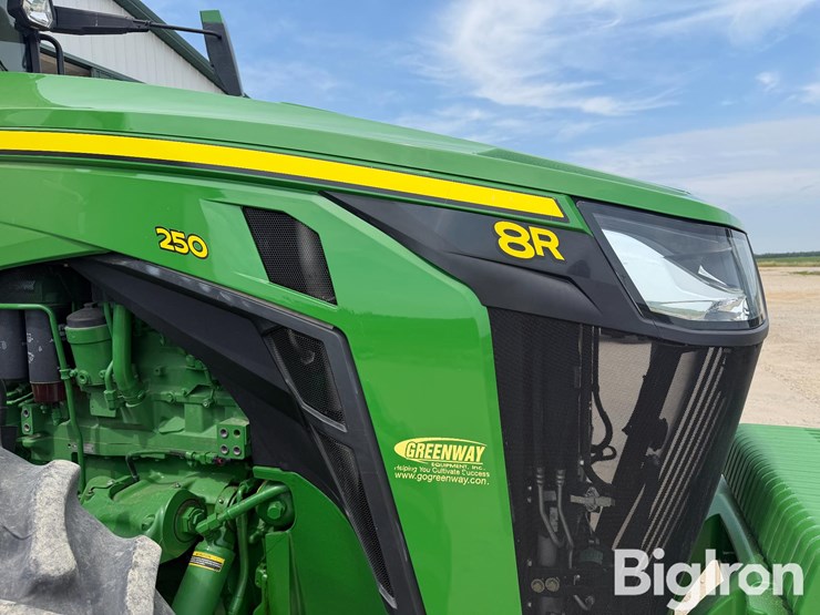 2020-john-deere-8r-250-image-19