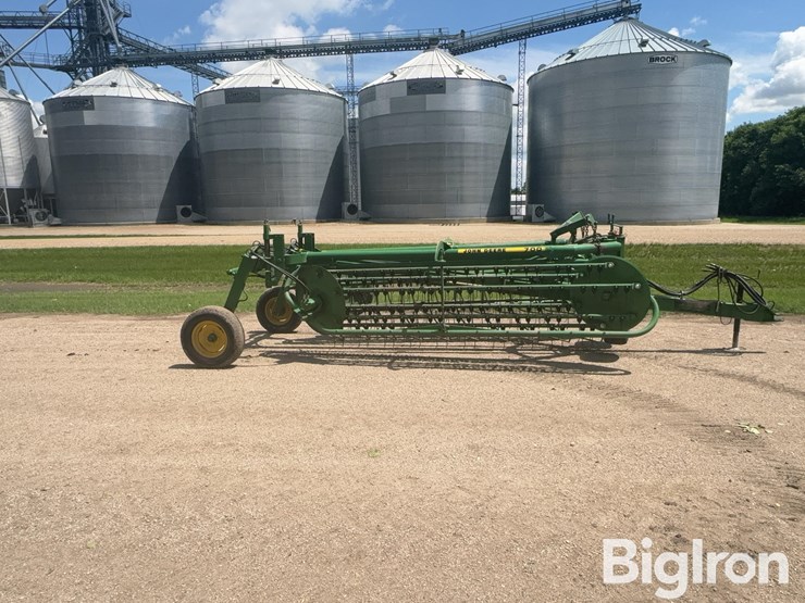 john-deere-700-image-4