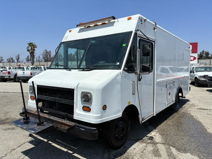 2002-workhorse-p42-image-1