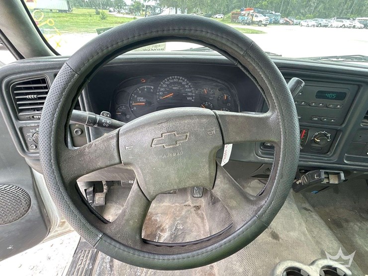 2004-chevrolet-silverado-3500-image-10