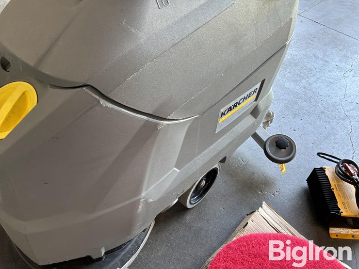 karcher-professional-floor-scrubber-image-18
