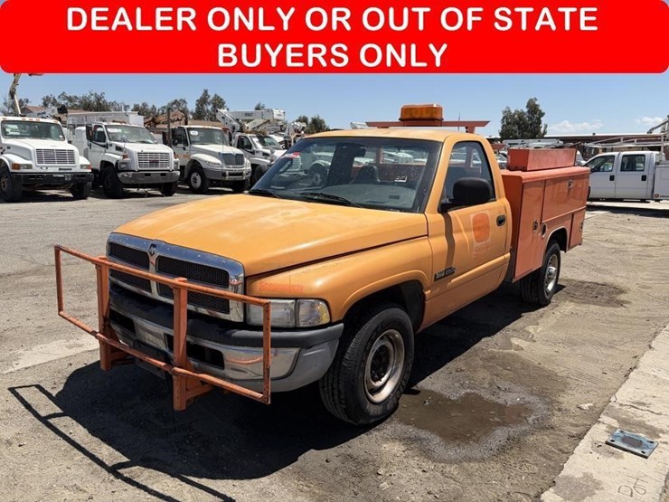 2001-dodge-2500-image-1