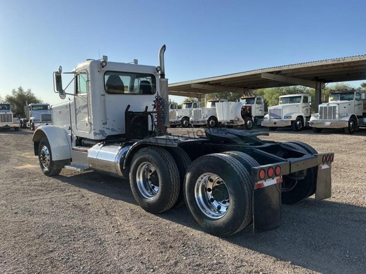 1995-peterbilt-379-image-6