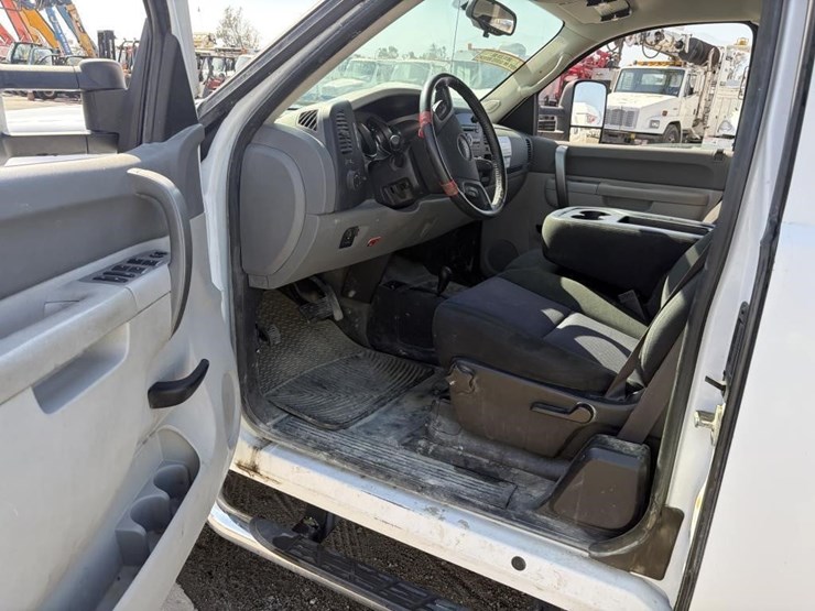 2012-gmc-sierra-2500-image-13