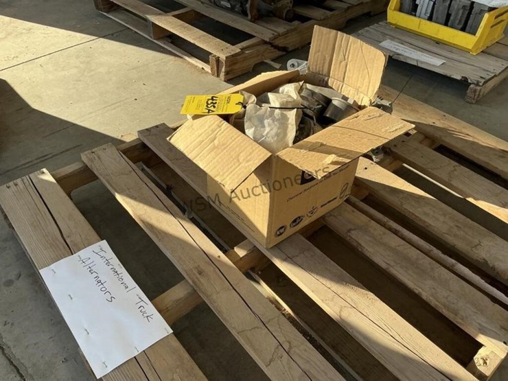 pallet-of-international-truck-alternators-image-2