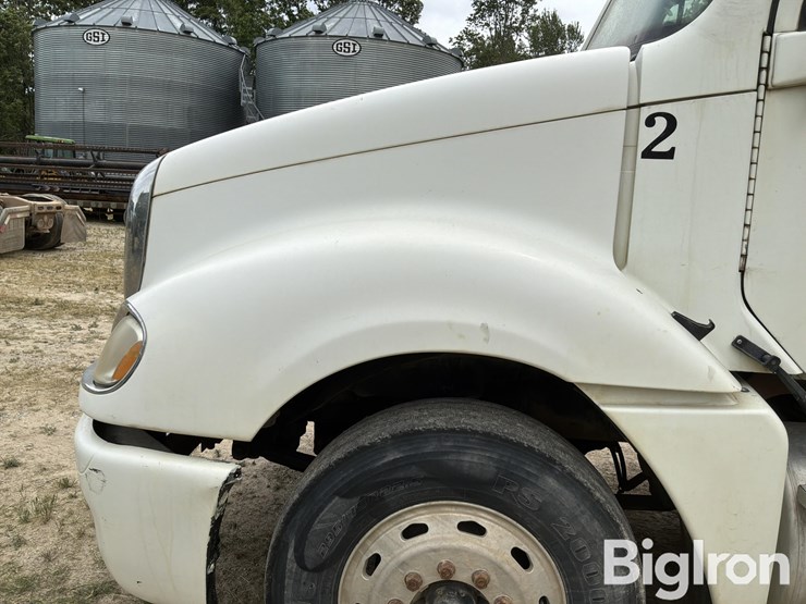 2004-freightliner-columbia-120-image-13