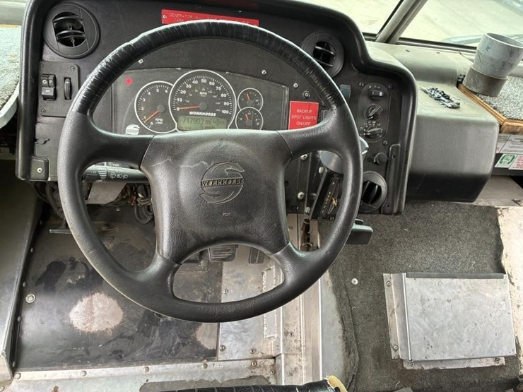 2008-workhorse-w62-image-21