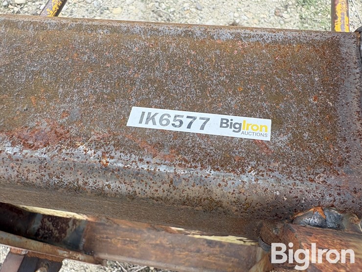 caterpillar-bale-lifter-image-12