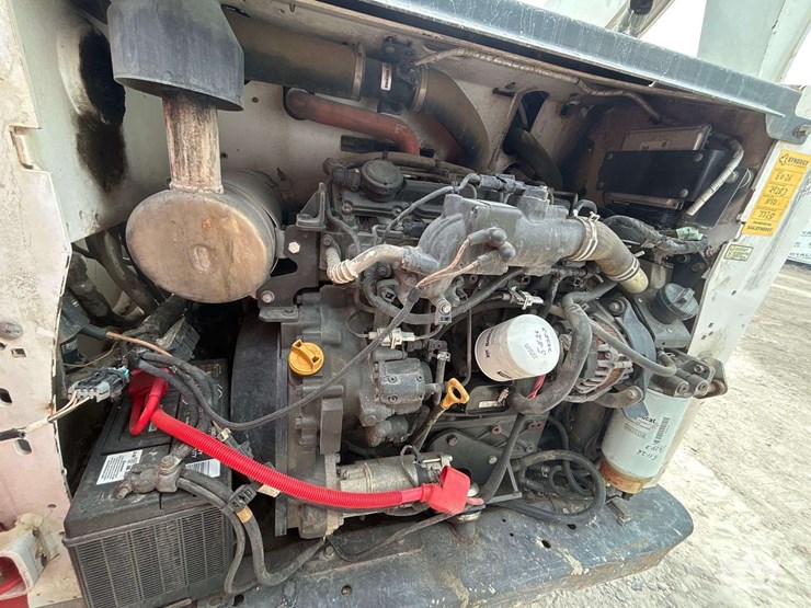 2021-bobcat-t740-image-9