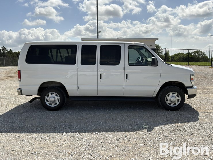 2014-ford-e350-xlt-image-4