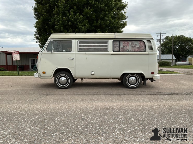 1973-volkswagen-kombi-campmobile-3-door-camper-bus-image-8