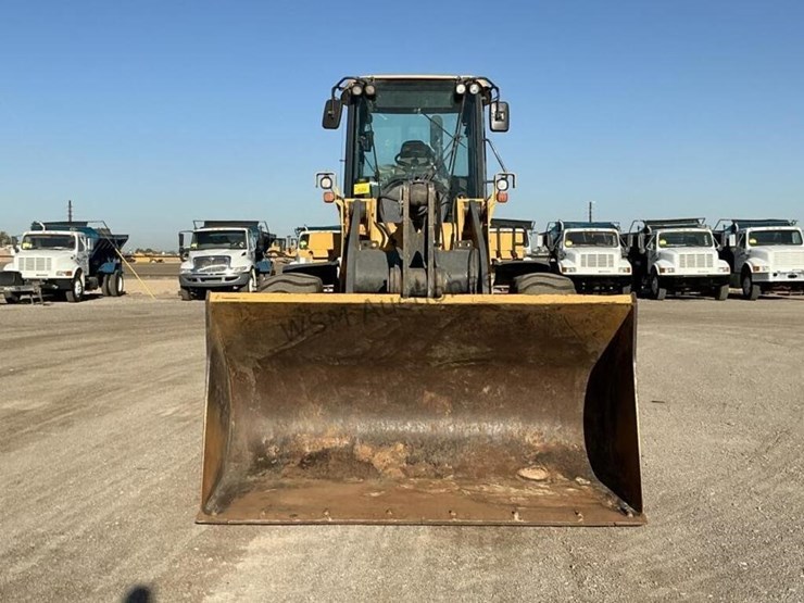 2017-deere-624k-image-3