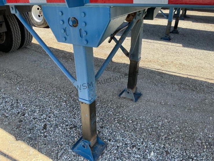2020-versa-v-bottom-spreader-trailer-image-15