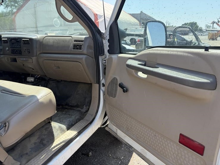 2002-ford-f550-image-10