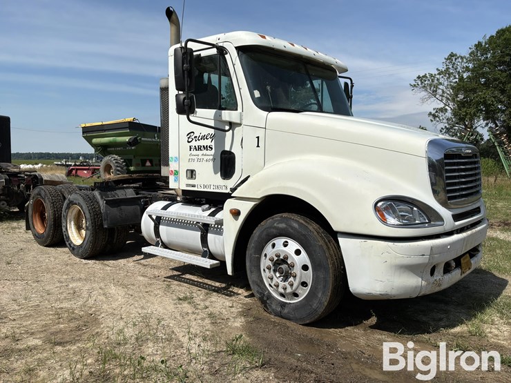 2005-freightliner-columbia-120-image-3