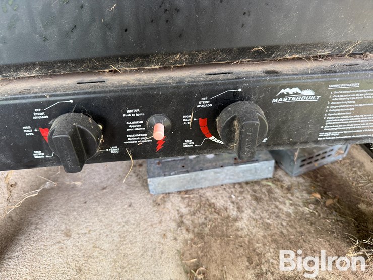 master-built-smoker-image-15