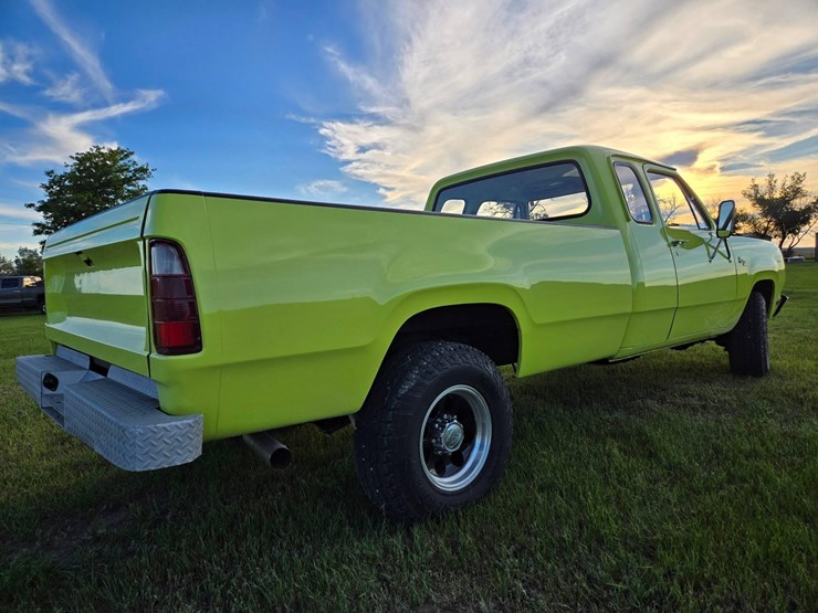 1977-dodge-w200-image-3