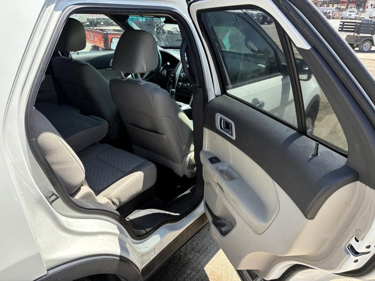 2011-ford-explorer-xlt-image-11