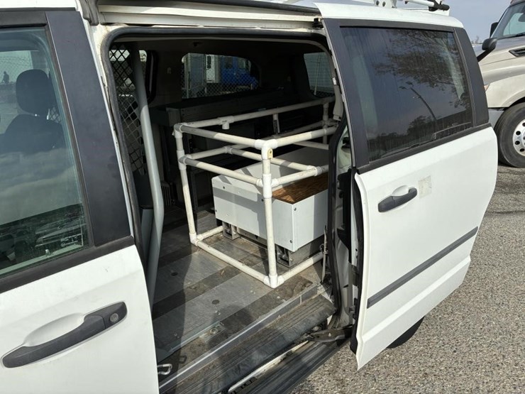 2012-dodge-caravan-image-13