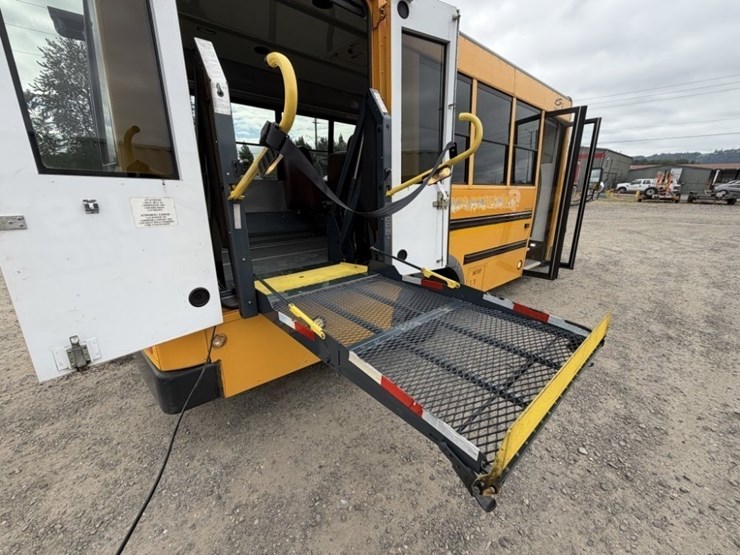 2008-chevrolet-express-school-bus-image-21