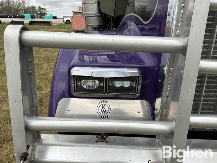 2019-kenworth-w900-image-12