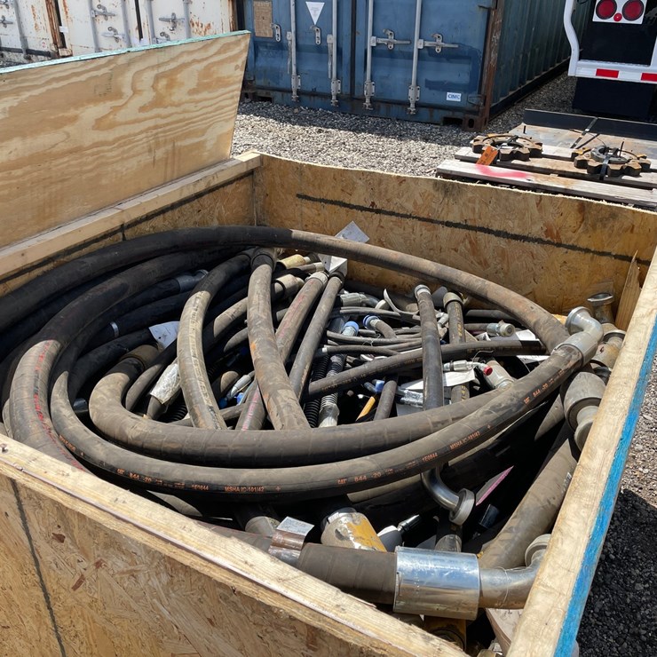 #2762 • Tote of Hydraulic Hoses