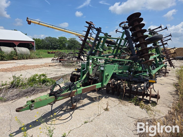 john-deere-726-image-1