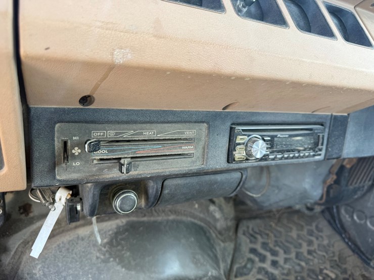 1988-jeep-wrangler-image-45