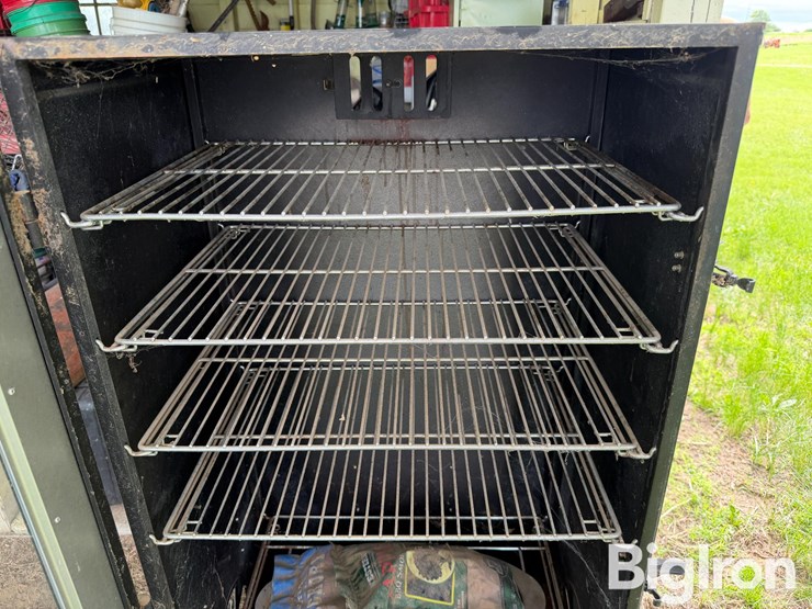 master-built-smoker-image-19