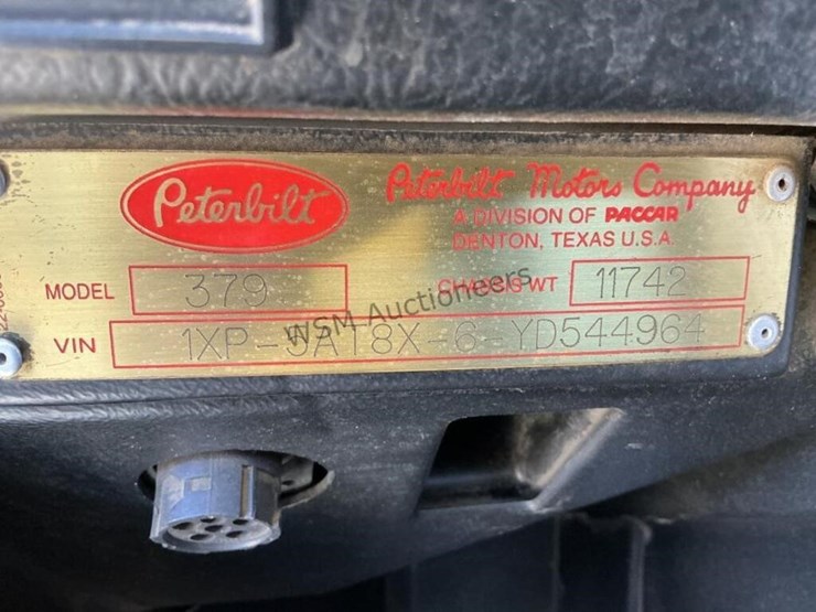 2000-peterbilt-379-image-16