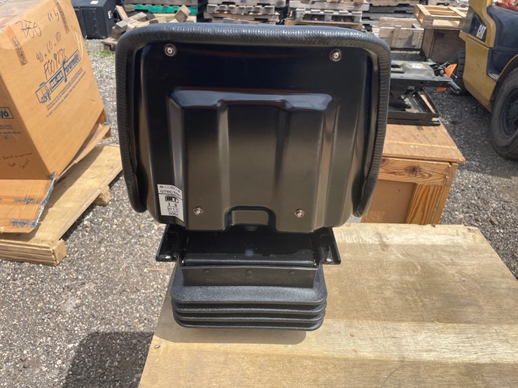 #2778-•-cnh-equipment-seat-image-3