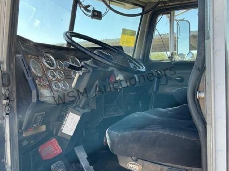2000-peterbilt-379-image-21