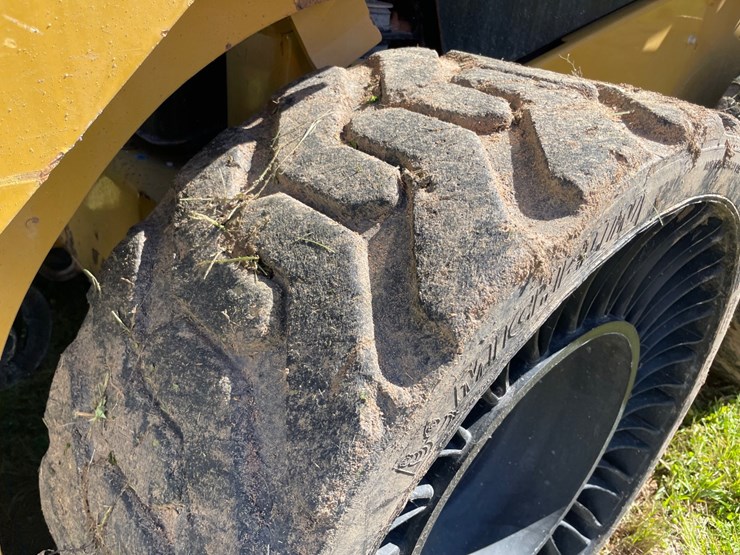 2020-caterpillar-246d3-image-18